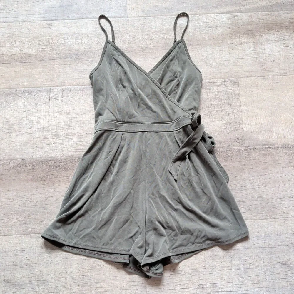 ​Abercrombie & Fitch Green Wrap Romper Size XS V-Neck Adjustable Straps Side Tie